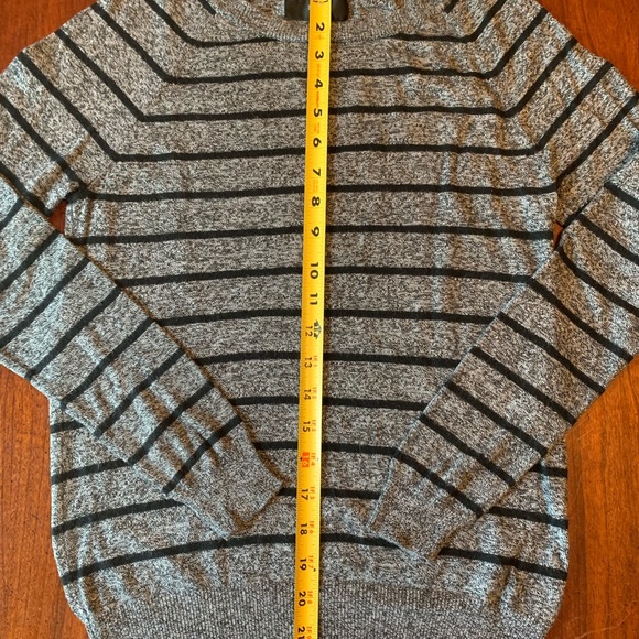 Women’s Mossimo sweater - Picture 4 of 7